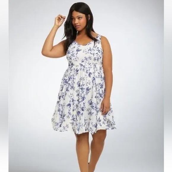 Gorgeous Torrid Lined Ivory and Floral Dress Size 3 - Picture 1 of 11